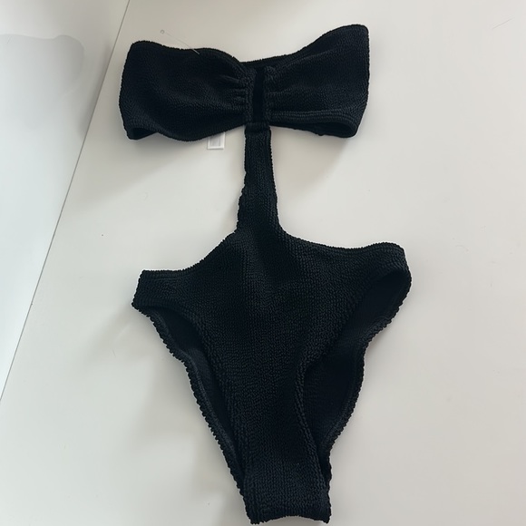 New bond-eye Thera Cutout Strapless One-Piece Swimsuit - Picture 3 of 10